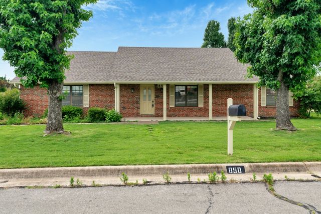 850 S Chateau Drive, Rogers, AR 72758