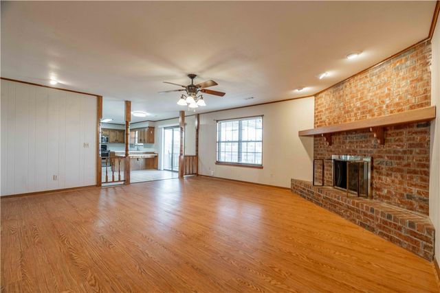 850 S Chateau Drive, Rogers, AR 72758