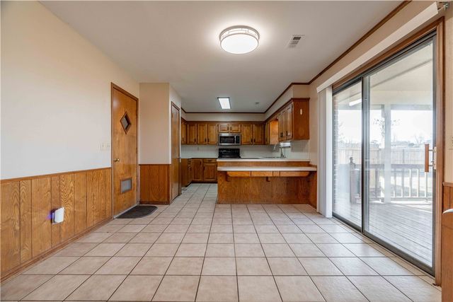 850 S Chateau Drive, Rogers, AR 72758