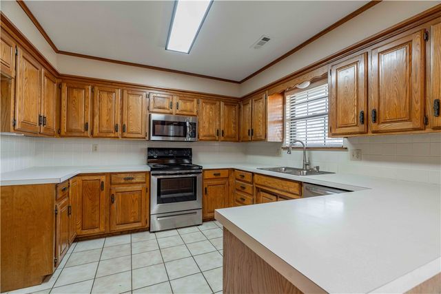 850 S Chateau Drive, Rogers, AR 72758