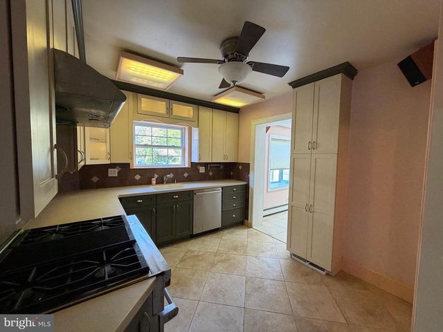 102 SCHOOL LN, Trenton, NJ 08618