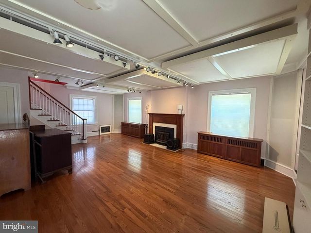 102 SCHOOL LN, Trenton, NJ 08618
