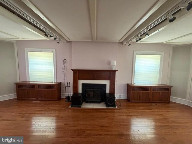102 SCHOOL LN, Trenton, NJ 08618