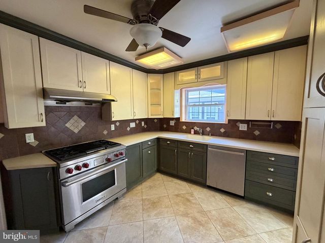 102 SCHOOL LN, Trenton, NJ 08618