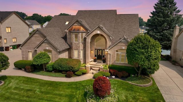 8893 Chestnut Run Drive, Shelby Twp, MI 48317