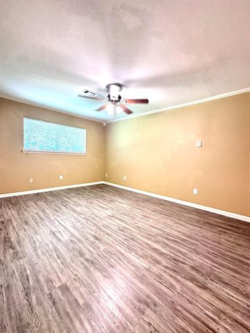 5830 Effingham Drive, Houston, TX 77035