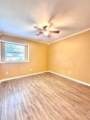 5830 Effingham Drive, Houston, TX 77035