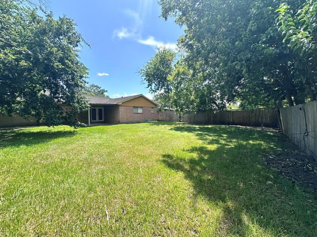 5830 Effingham Drive, Houston, TX 77035
