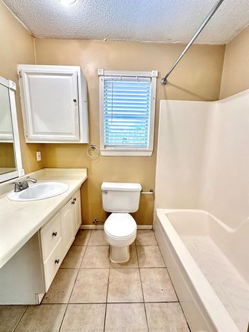 5830 Effingham Drive, Houston, TX 77035