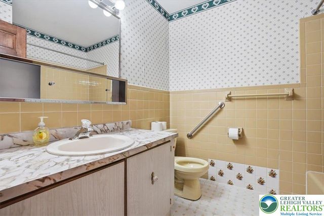 3875 Wellington Drive, Bethlehem Twp, PA 18020