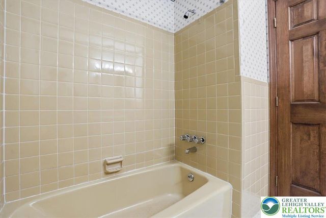 3875 Wellington Drive, Bethlehem Twp, PA 18020