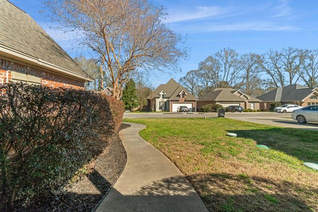 21 Village Dr., Hattiesburg, MS 39402