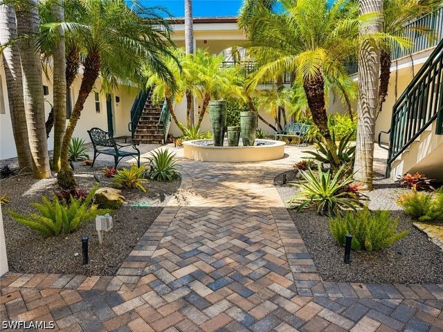 960 7th ST S 103, Naples, FL 34102