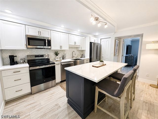 960 7th ST S 103, Naples, FL 34102