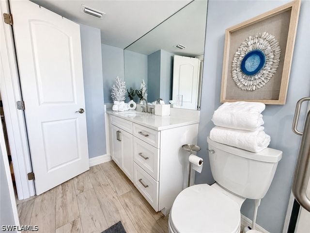 960 7th ST S 103, Naples, FL 34102