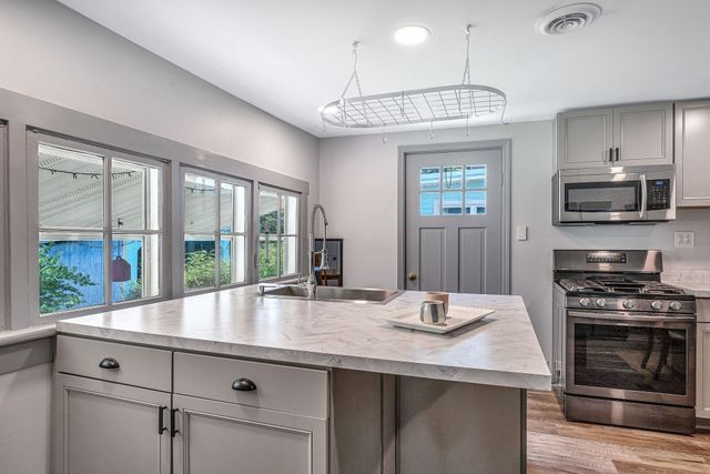 409 S 11th St, Clarksville, TN 37040