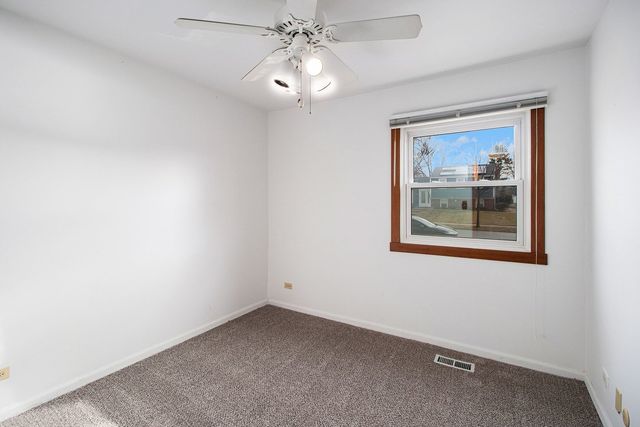 120 Ellington Drive, Schaumburg, IL 60194