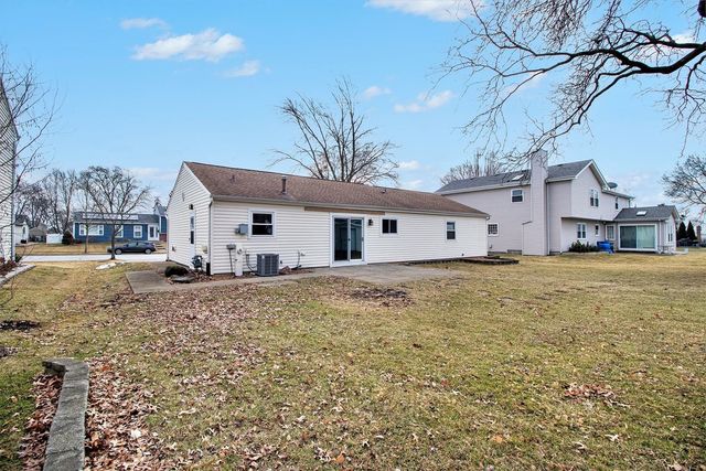 120 Ellington Drive, Schaumburg, IL 60194