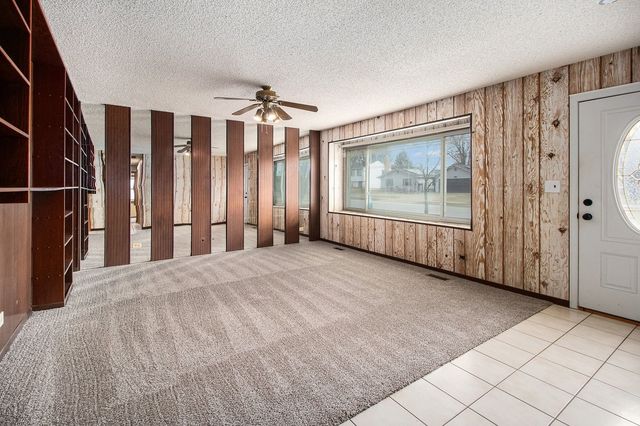 120 Ellington Drive, Schaumburg, IL 60194