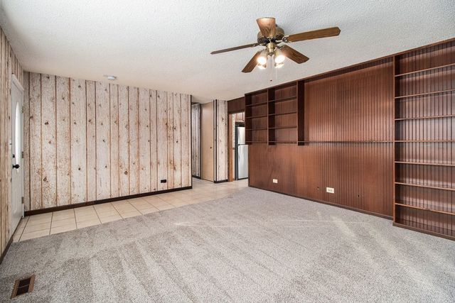 120 Ellington Drive, Schaumburg, IL 60194