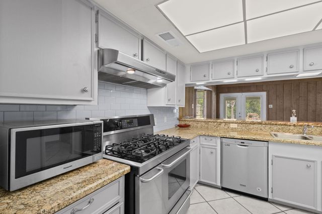 1916 W Sunset Drive, Orange, TX 77630