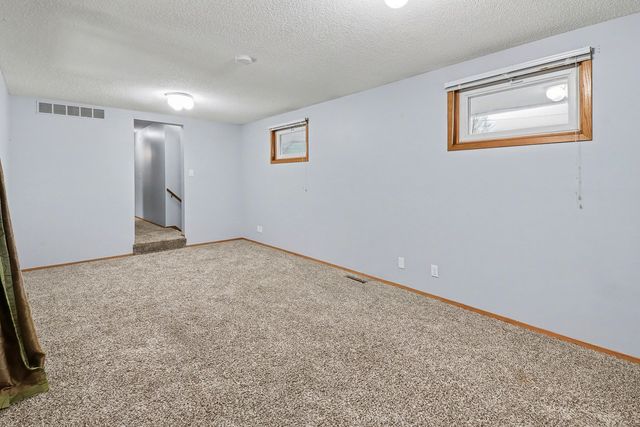 6187 SE 6th Avenue, Pleasant Hill, IA 50327