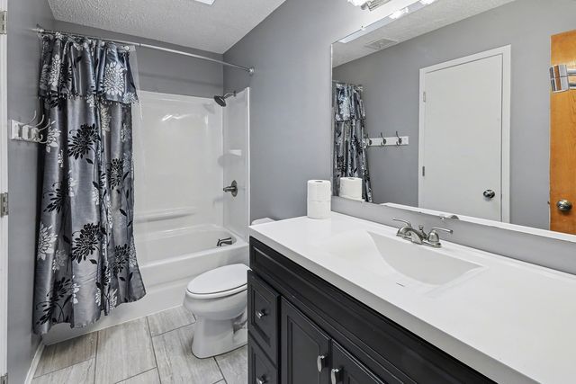 6187 SE 6th Avenue, Pleasant Hill, IA 50327