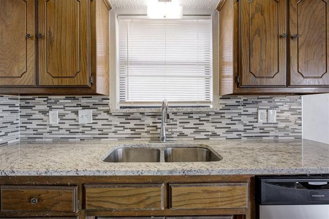 405 W Twisted Branch Way, Mustang, OK 73064