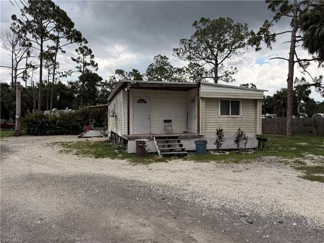 8219 Bartholomew DR, North Fort Myers, FL 33917