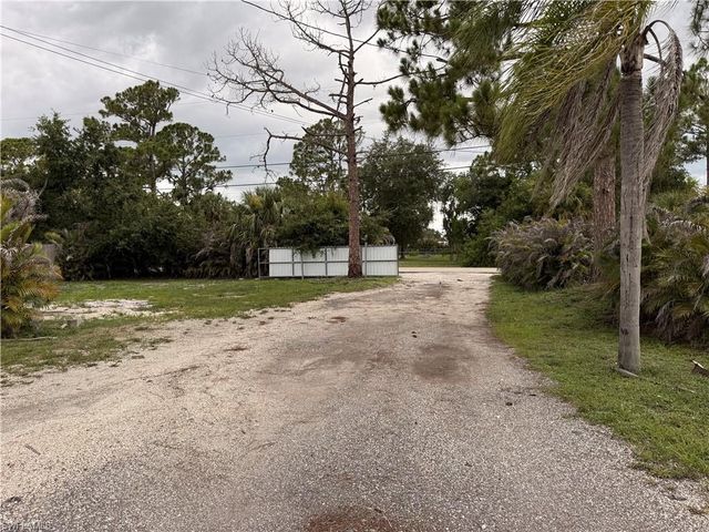 8219 Bartholomew DR, North Fort Myers, FL 33917