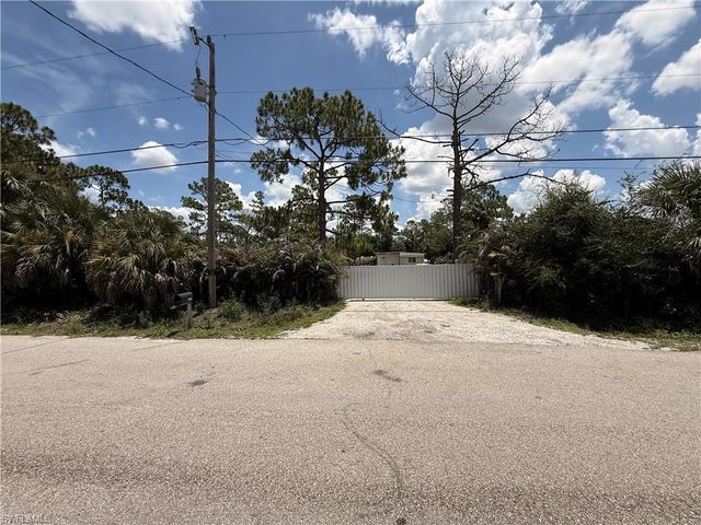 8219 Bartholomew DR, North Fort Myers, FL 33917
