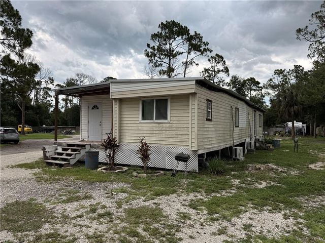8219 Bartholomew DR, North Fort Myers, FL 33917