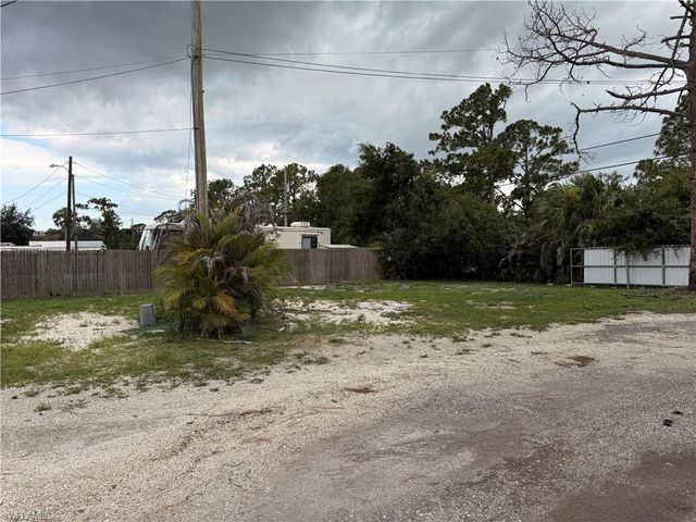 8219 Bartholomew DR, North Fort Myers, FL 33917