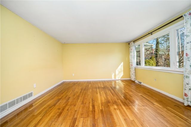 10 Colonial Road, Coventry, RI 02816