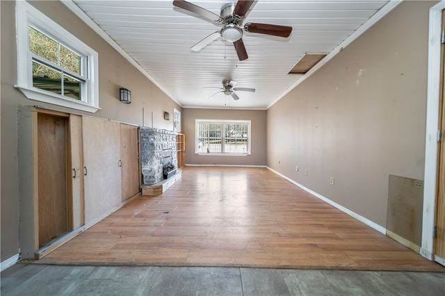 10 Colonial Road, Coventry, RI 02816