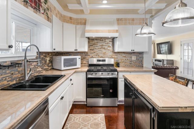 12 Bahia Ln, Oceanside, CA 92058