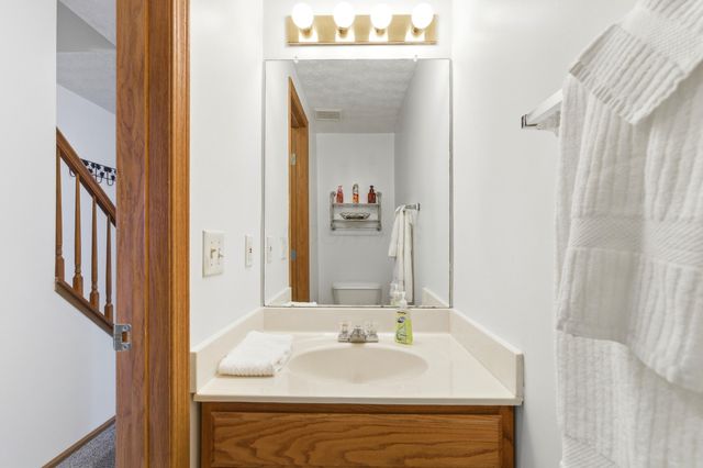 2742 Woodcroft Road, Columbus, OH 43204