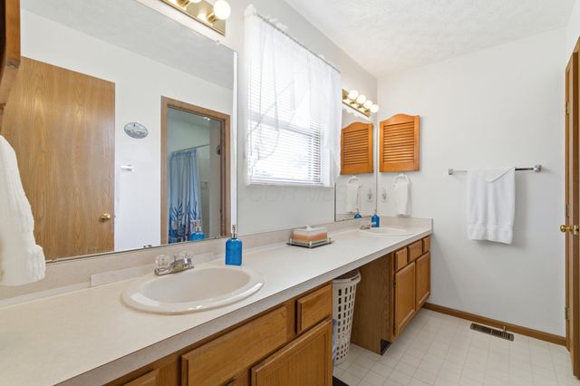 2742 Woodcroft Road, Columbus, OH 43204