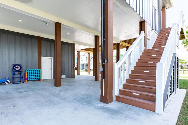 972 Driftwood Drive, Crystal Beach, TX 77650