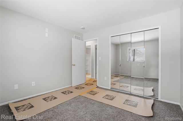 8422 Robindale Avenue, Dearborn Heights, MI 48127