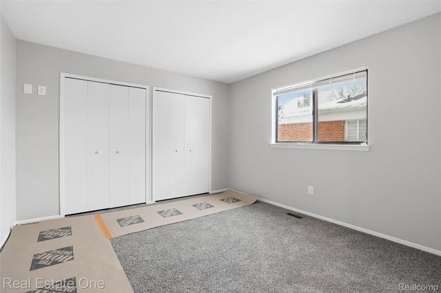 8422 Robindale Avenue, Dearborn Heights, MI 48127