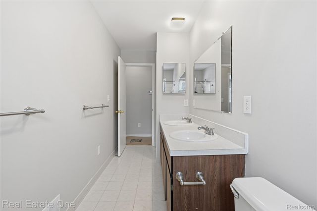 8422 Robindale Avenue, Dearborn Heights, MI 48127