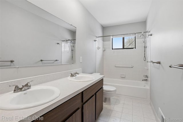 8422 Robindale Avenue, Dearborn Heights, MI 48127