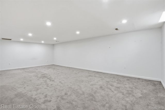 8422 Robindale Avenue, Dearborn Heights, MI 48127