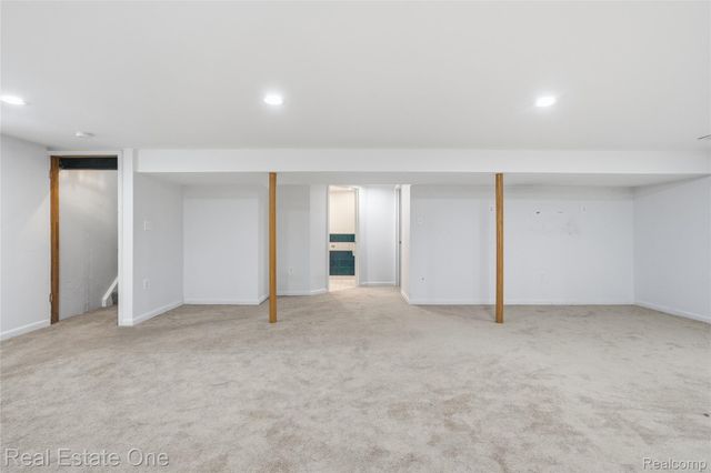 8422 Robindale Avenue, Dearborn Heights, MI 48127