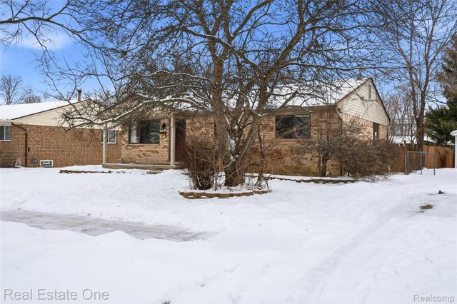 8422 Robindale Avenue, Dearborn Heights, MI 48127
