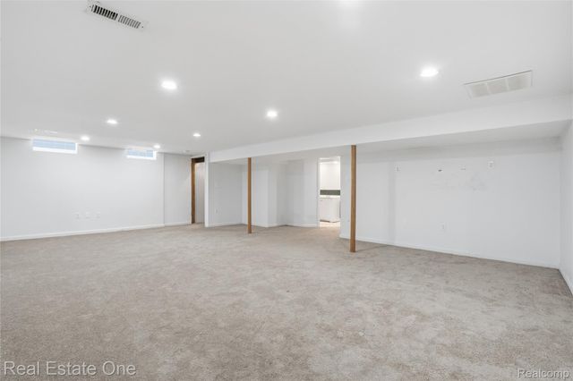 8422 Robindale Avenue, Dearborn Heights, MI 48127