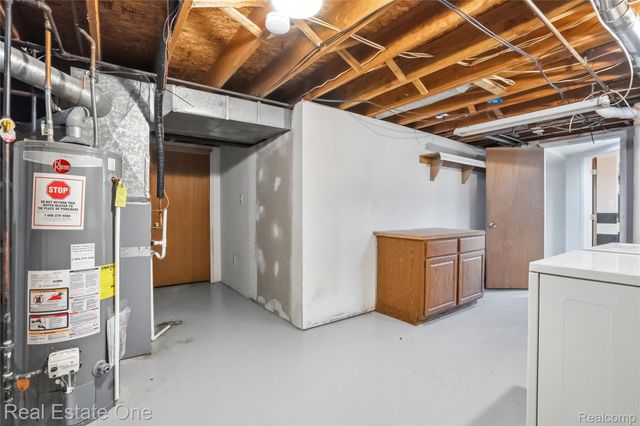 8422 Robindale Avenue, Dearborn Heights, MI 48127