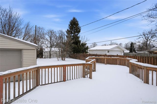 8422 Robindale Avenue, Dearborn Heights, MI 48127