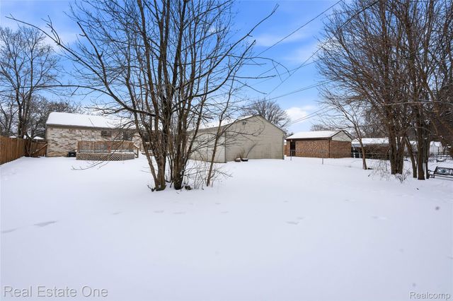 8422 Robindale Avenue, Dearborn Heights, MI 48127